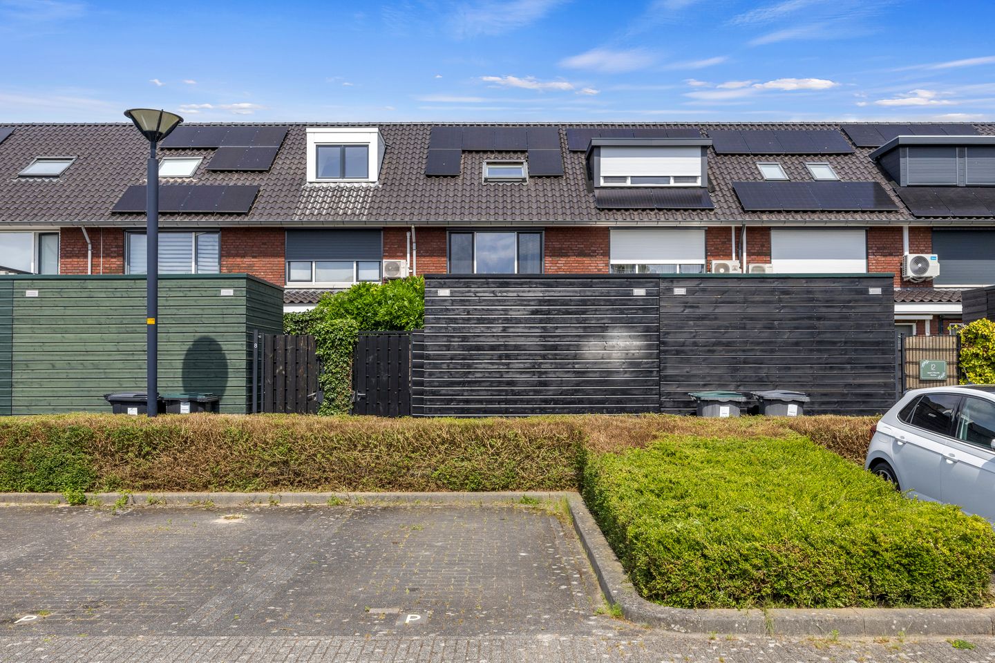 Move-In Ready Extended Terraced Home with Sunny Southwest Garden in Loovelden — 25