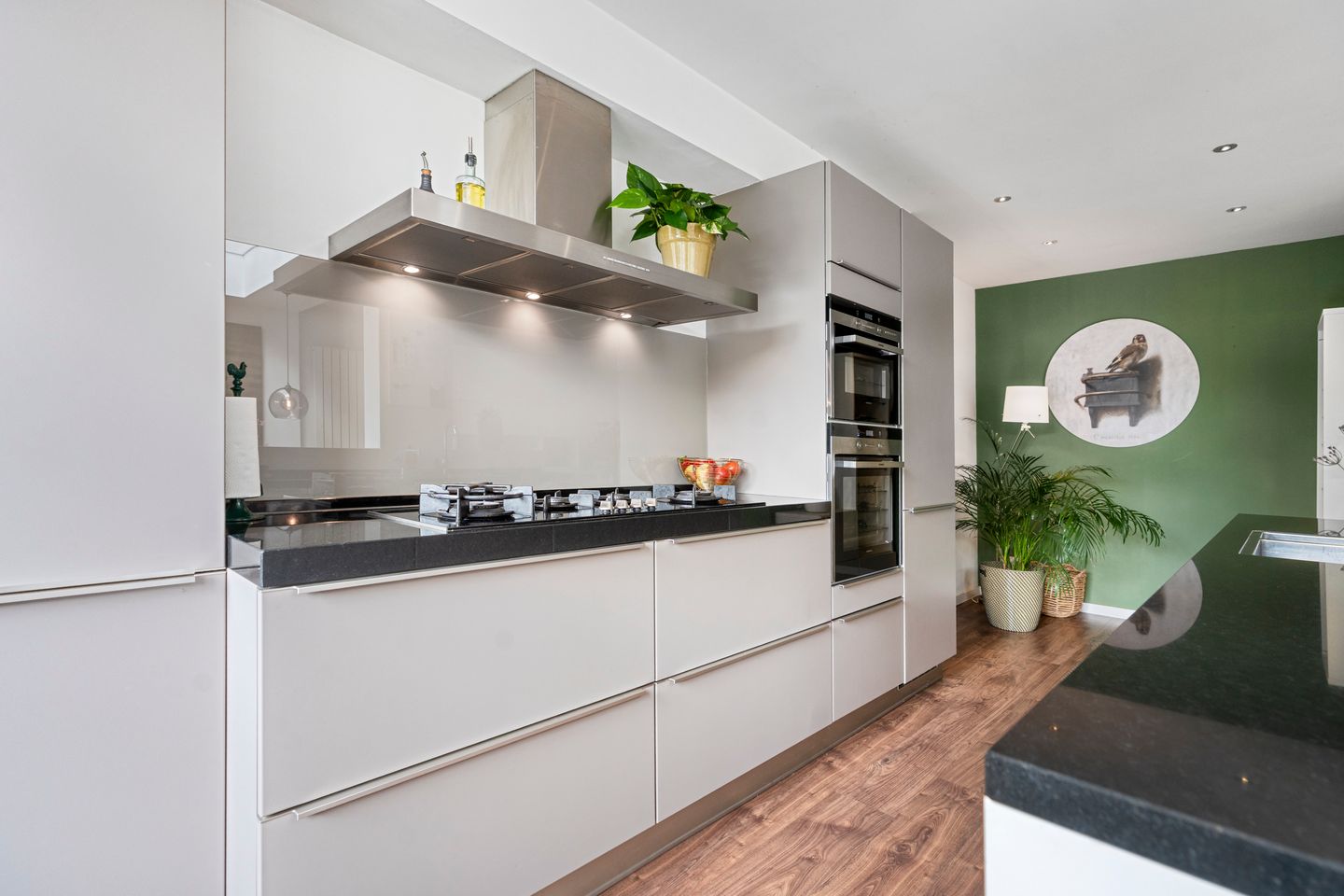 Spacious Extended Family Home with Five Bedrooms and Sunny Southeast-Facing Garden — 20