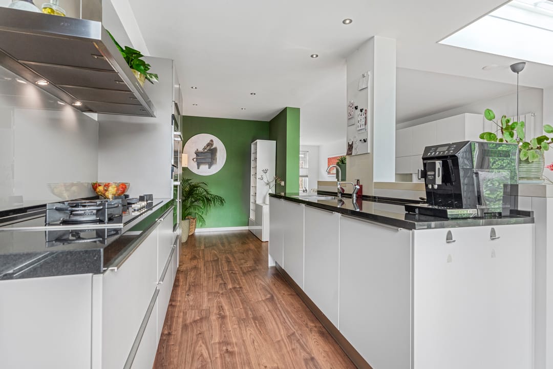 Spacious Extended Family Home with Five Bedrooms and Sunny Southeast-Facing Garden — 22