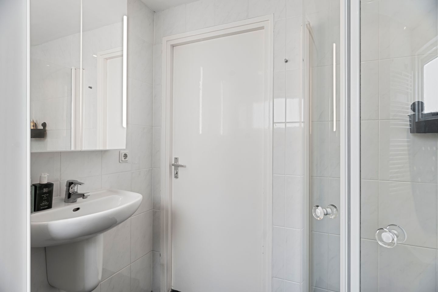 Spacious Extended Family Home with Five Bedrooms and Sunny Southeast-Facing Garden — 34