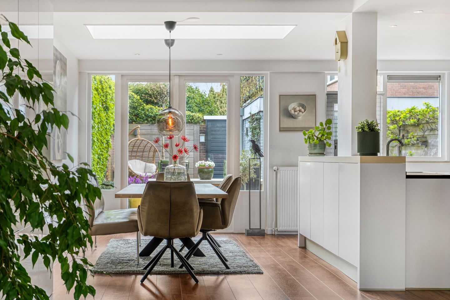 Spacious Extended Family Home with Five Bedrooms and Sunny Southeast-Facing Garden — 14