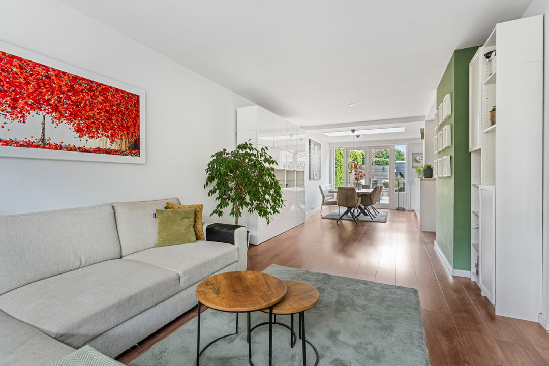 Spacious Extended Family Home with Five Bedrooms and Sunny Southeast-Facing Garden — 11