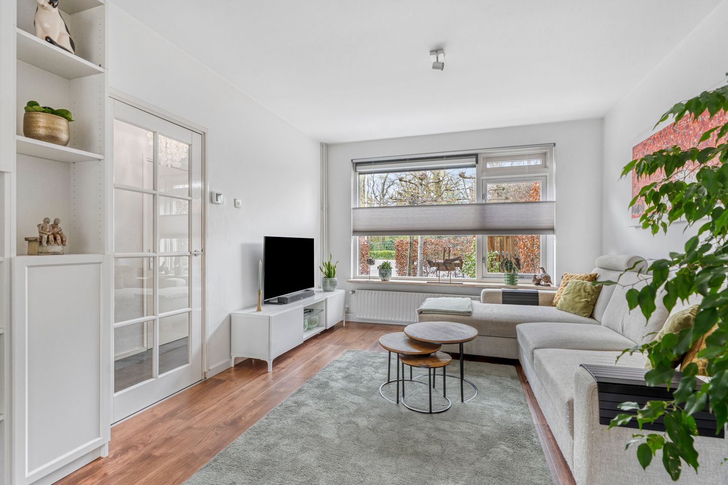 Spacious Extended Family Home with Five Bedrooms and Sunny Southeast-Facing Garden — 10