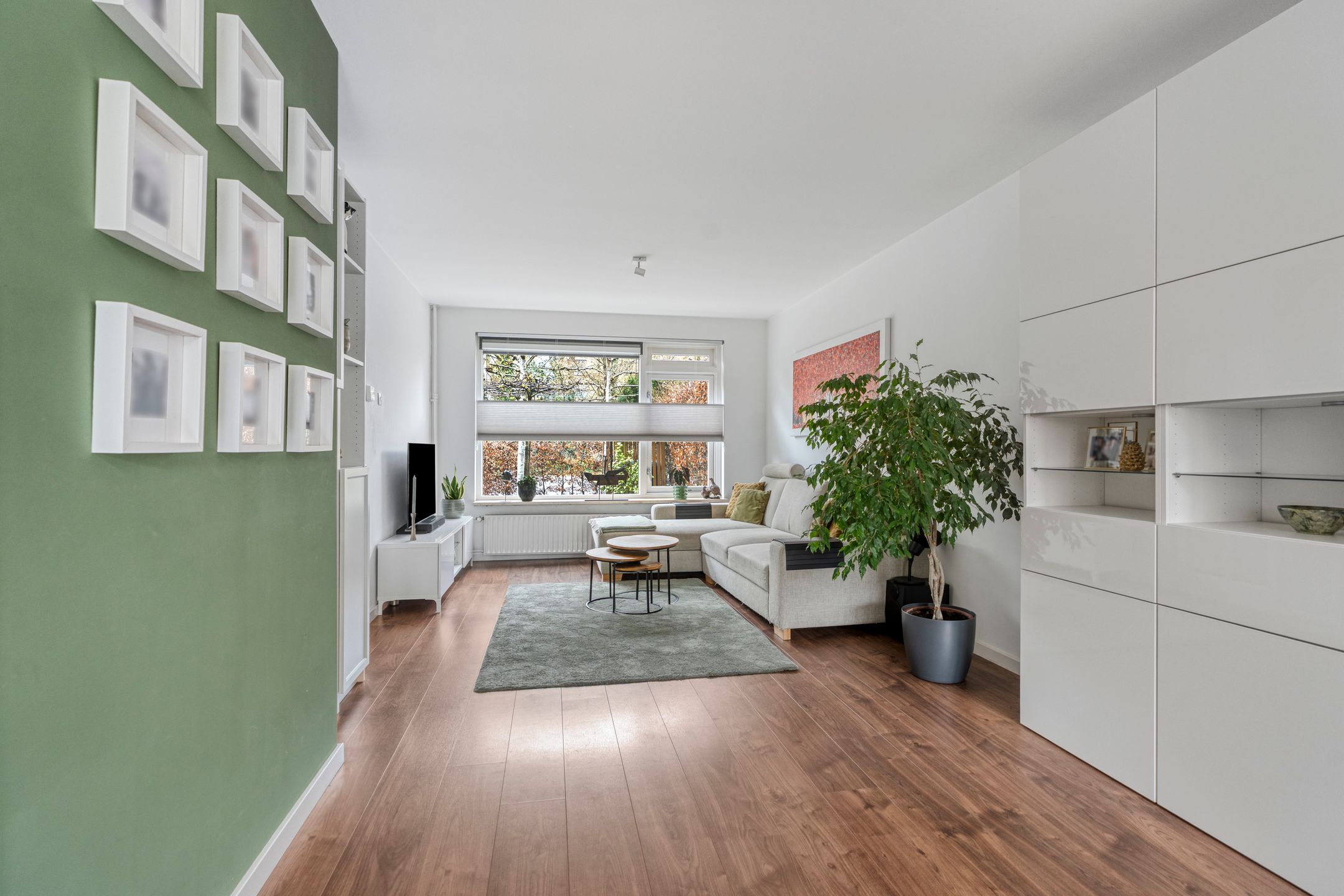 Spacious Extended Family Home with Five Bedrooms and Sunny Southeast-Facing Garden — 12
