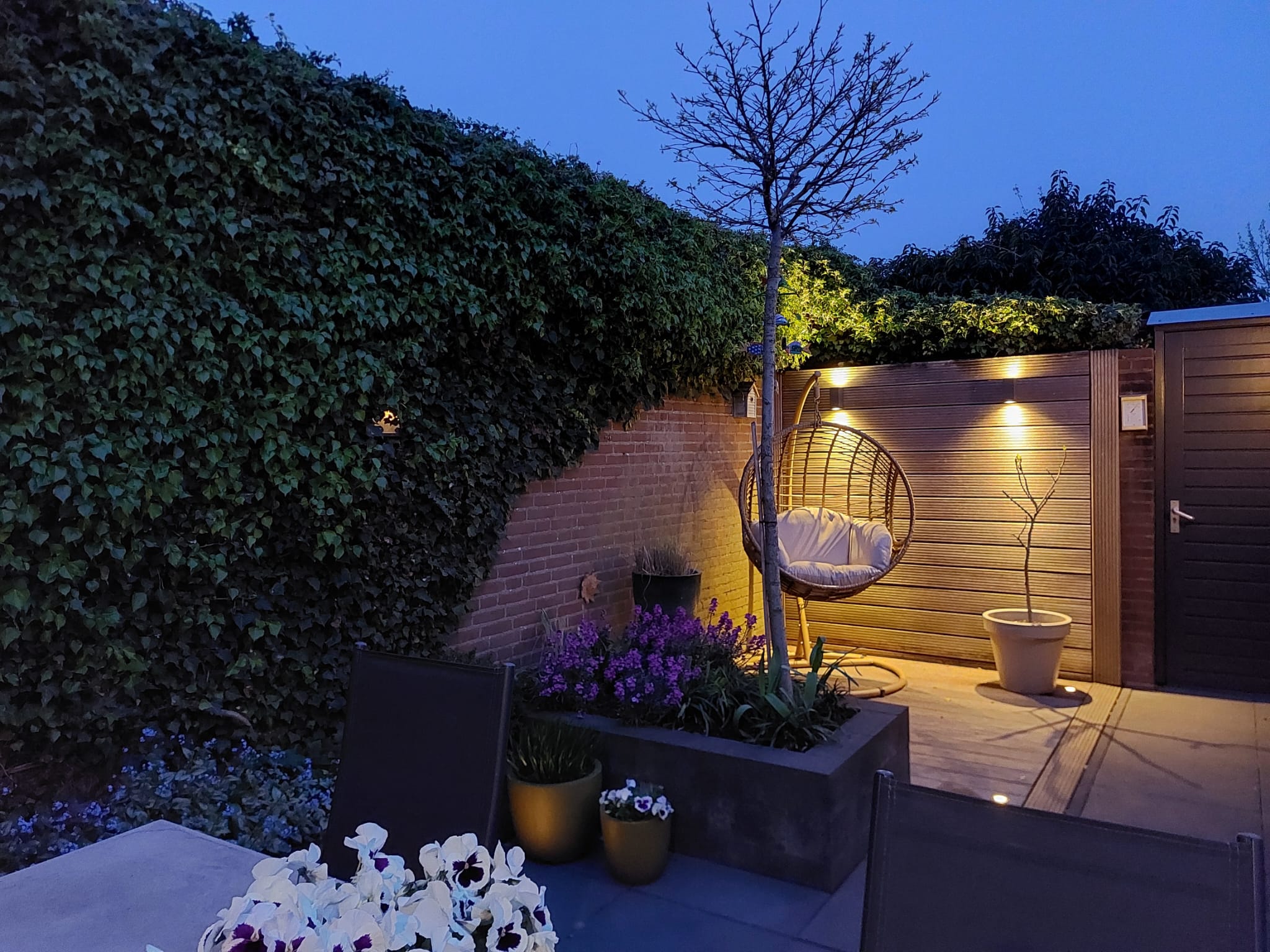 Spacious Extended Family Home with Five Bedrooms and Sunny Southeast-Facing Garden — 51