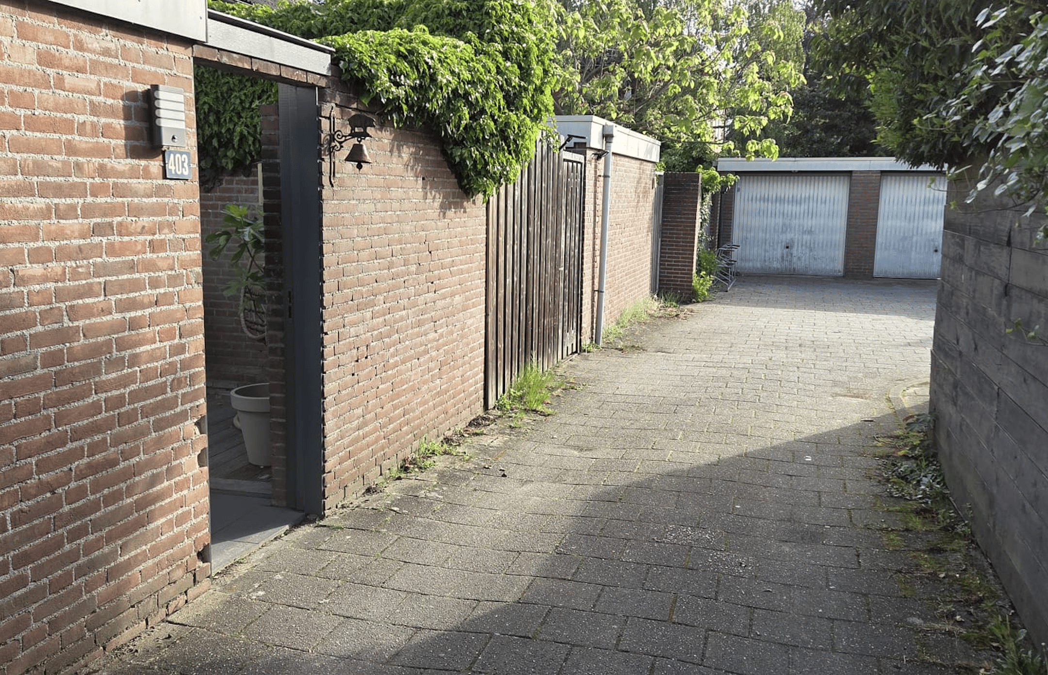 Spacious Extended Family Home with Five Bedrooms and Sunny Southeast-Facing Garden — 54