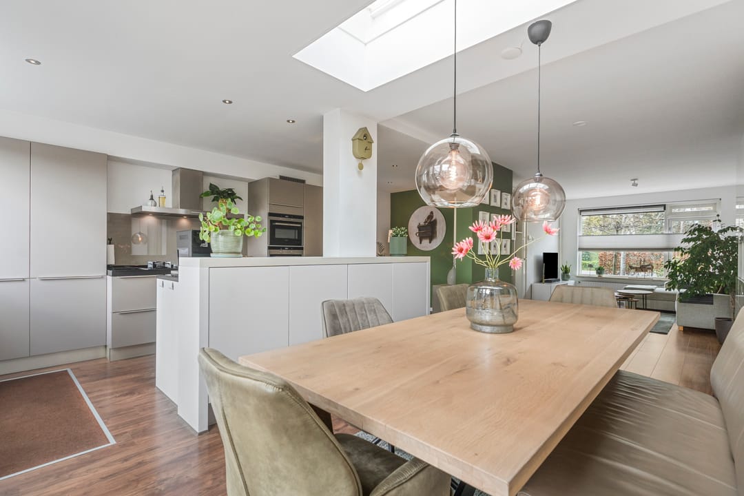 Spacious Extended Family Home with Five Bedrooms and Sunny Southeast-Facing Garden — 16
