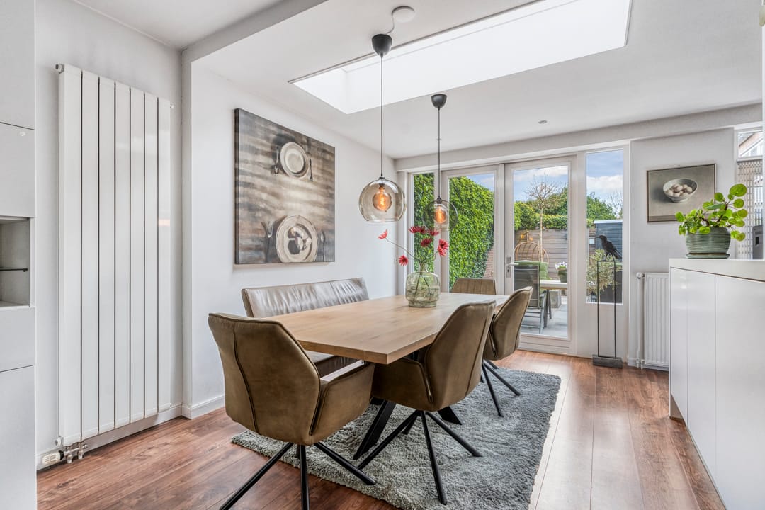 Spacious Extended Family Home with Five Bedrooms and Sunny Southeast-Facing Garden — 17