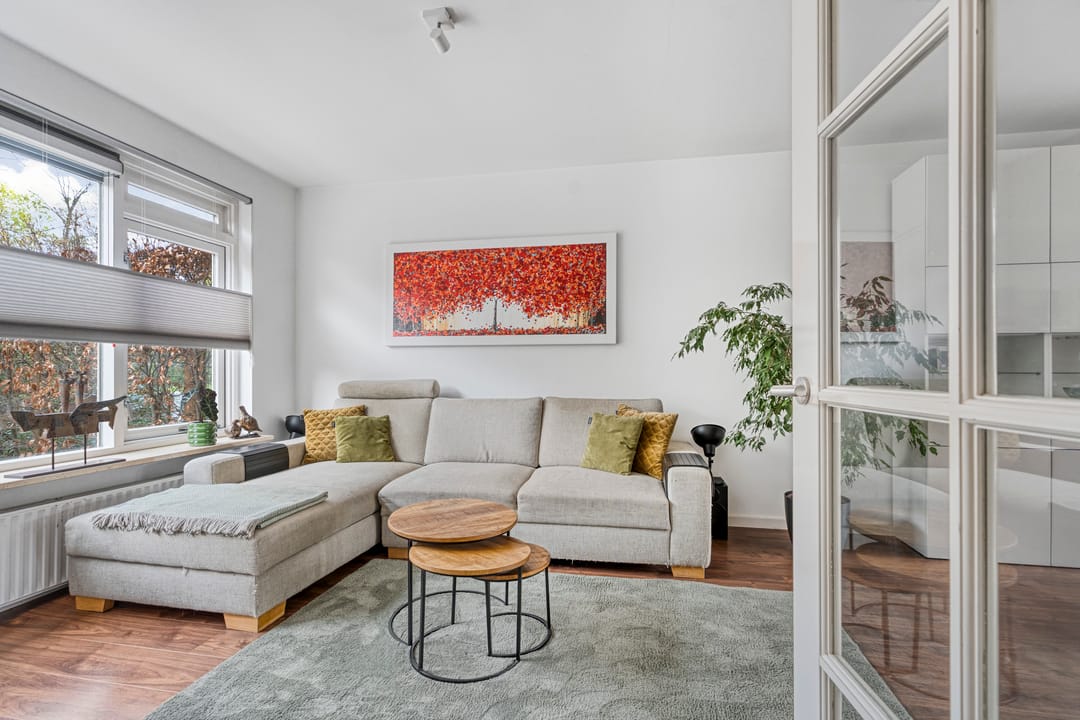 Spacious Extended Family Home with Five Bedrooms and Sunny Southeast-Facing Garden — 8