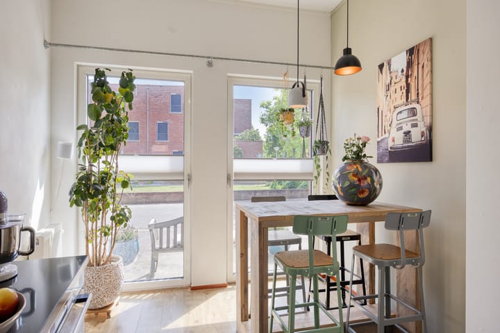 Tussenwoning te koop: Laurierplein 37, Eindhoven