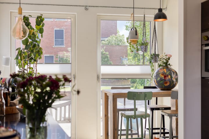 Tussenwoning te koop: Laurierplein 37, Eindhoven