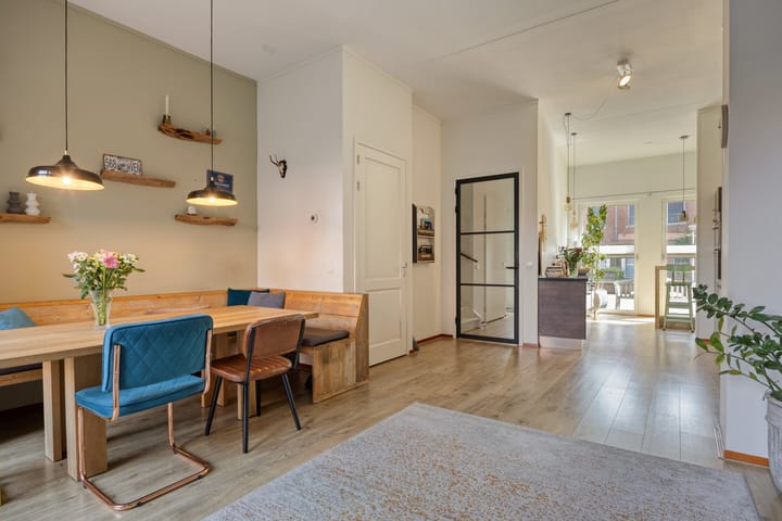 Tussenwoning te koop: Laurierplein 37, Eindhoven