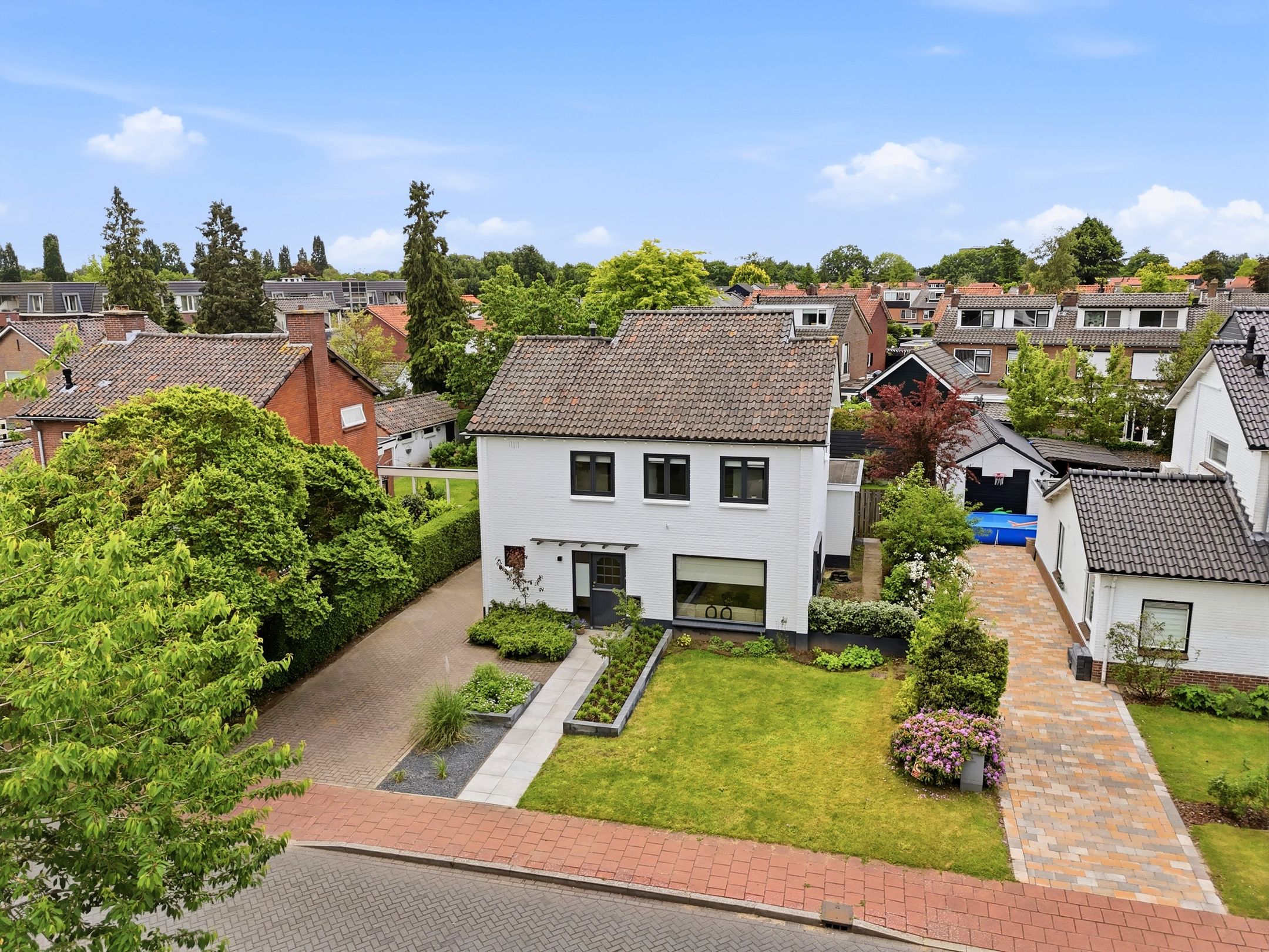 Elegant Fully Renovated Four Bedroom Detached Home in Warnsveld — 48