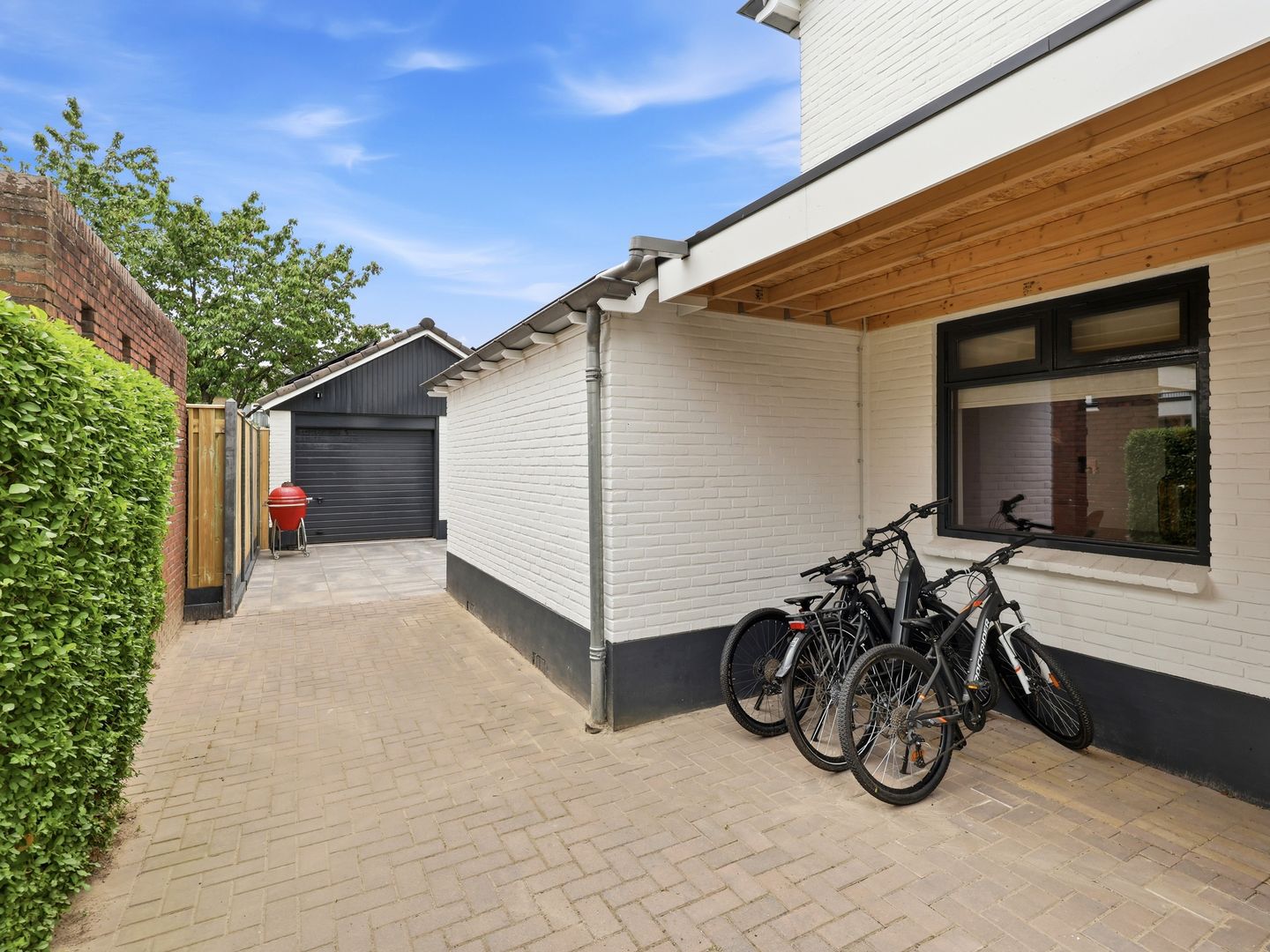 Elegant Fully Renovated Four Bedroom Detached Home in Warnsveld — 44