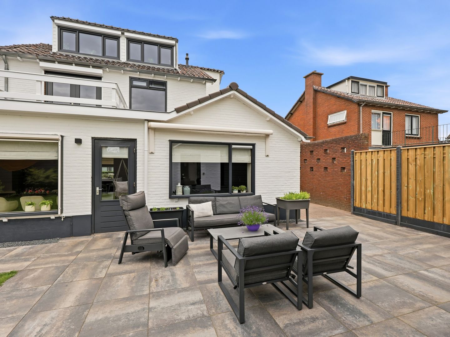 Elegant Fully Renovated Four Bedroom Detached Home in Warnsveld — 35