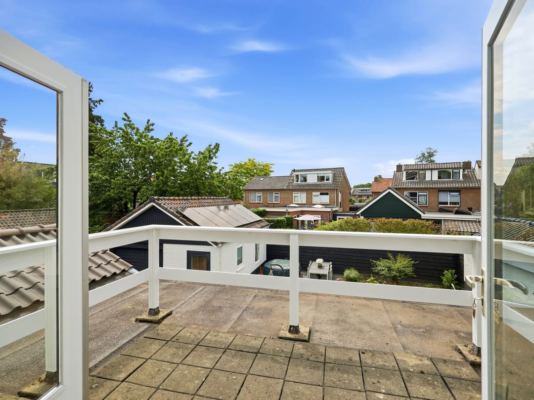 Elegant Fully Renovated Four Bedroom Detached Home in Warnsveld — 22