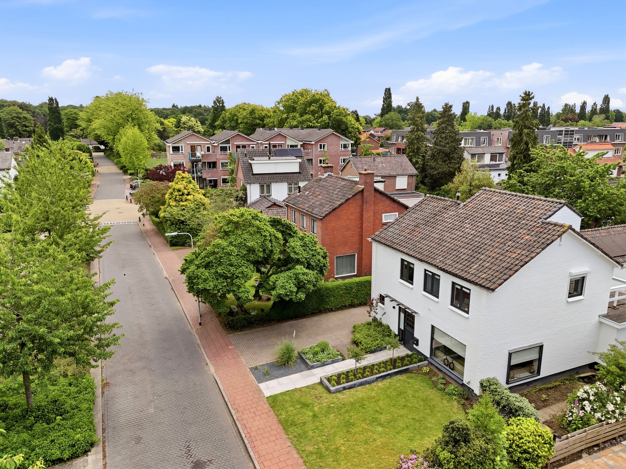 Elegant Fully Renovated Four Bedroom Detached Home in Warnsveld — 51