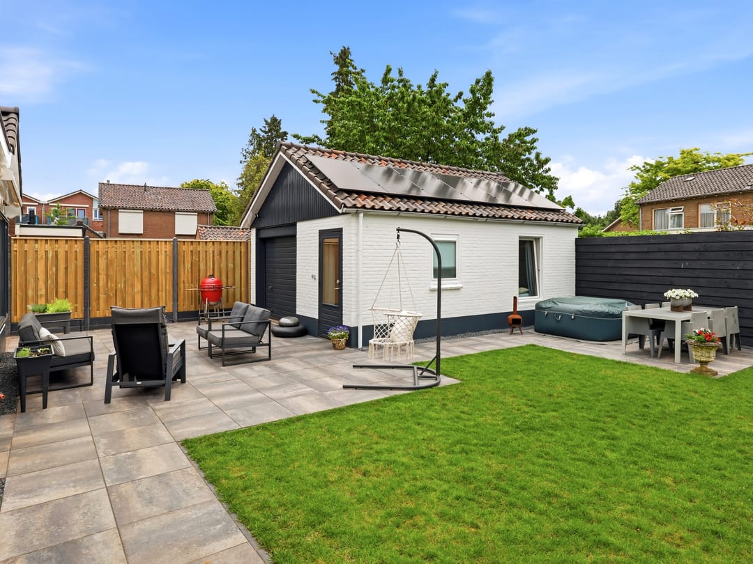 Elegant Fully Renovated Four Bedroom Detached Home in Warnsveld — 32