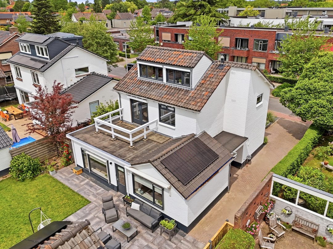 Elegant Fully Renovated Four Bedroom Detached Home in Warnsveld — 53
