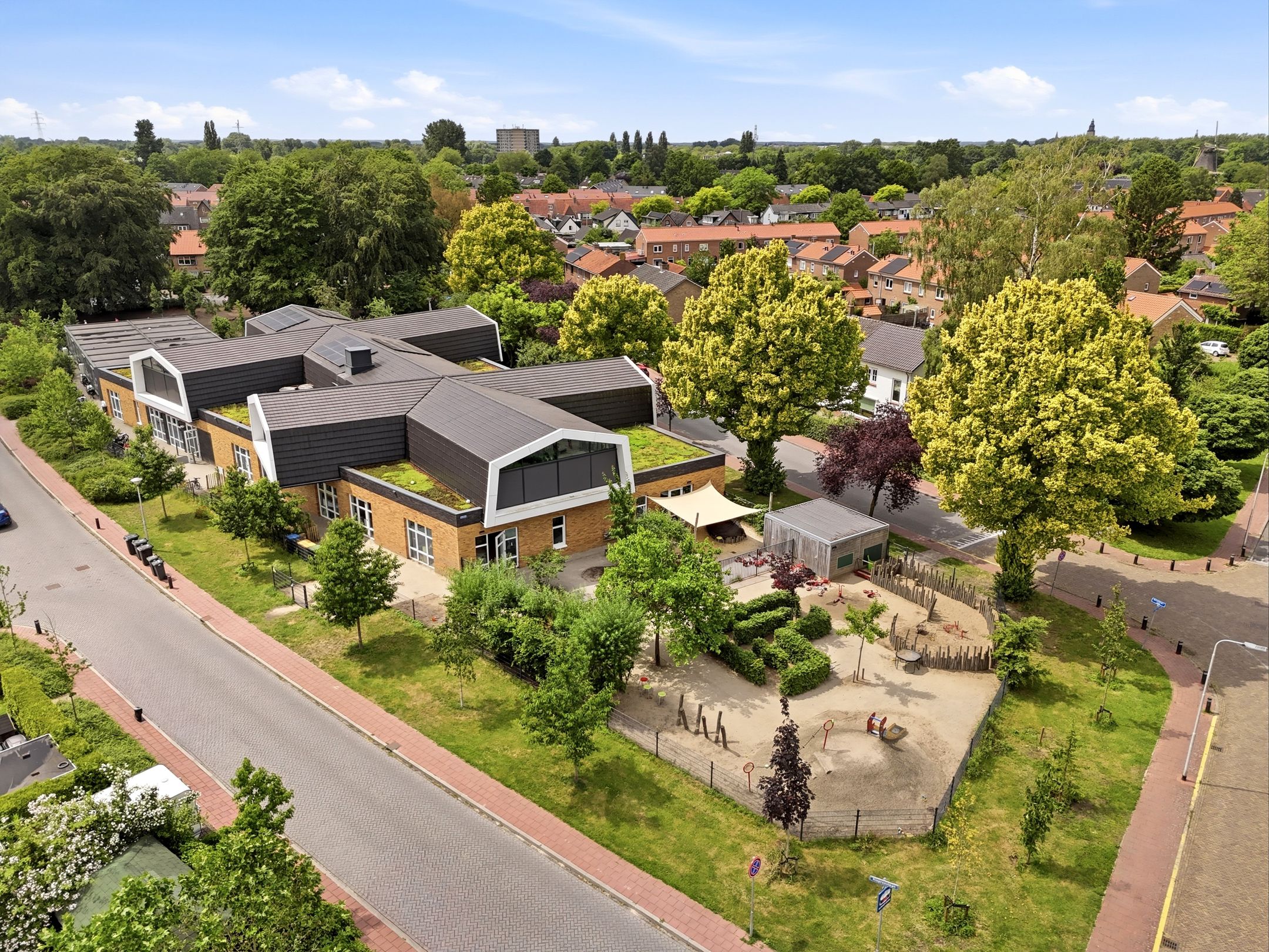 Elegant Fully Renovated Four Bedroom Detached Home in Warnsveld — 54