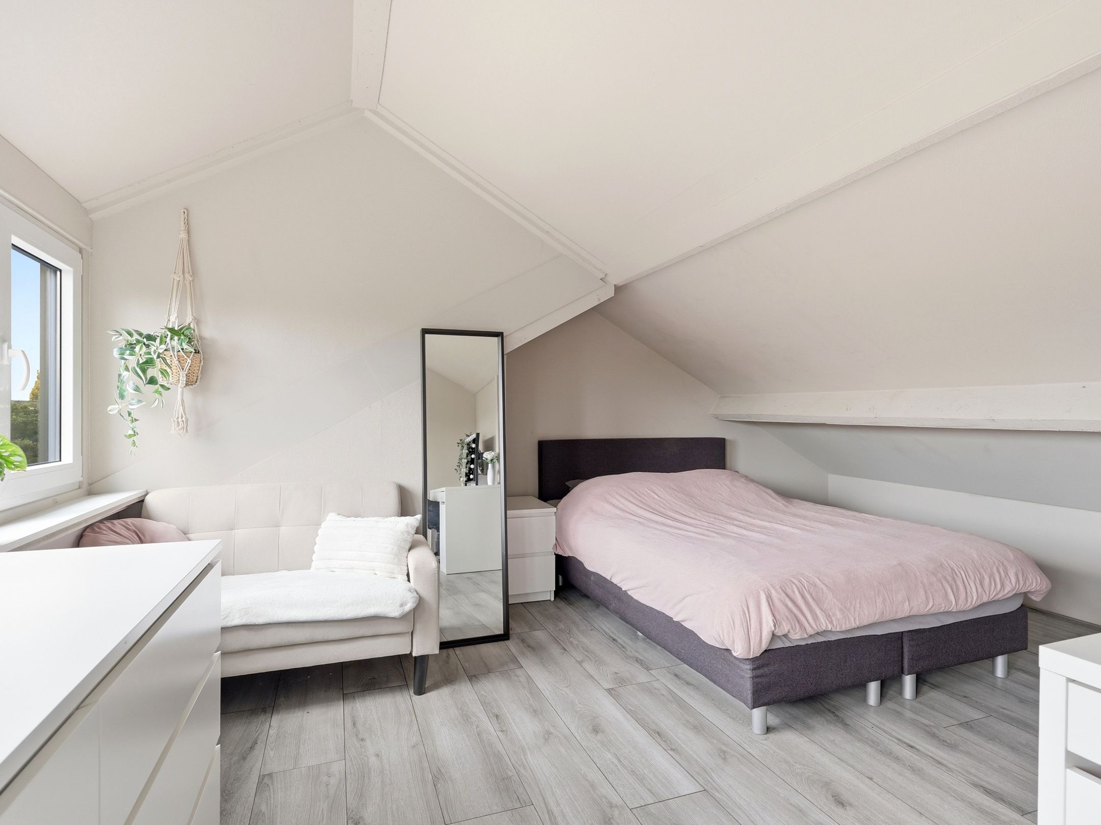 Elegant Fully Renovated Four Bedroom Detached Home in Warnsveld — 30