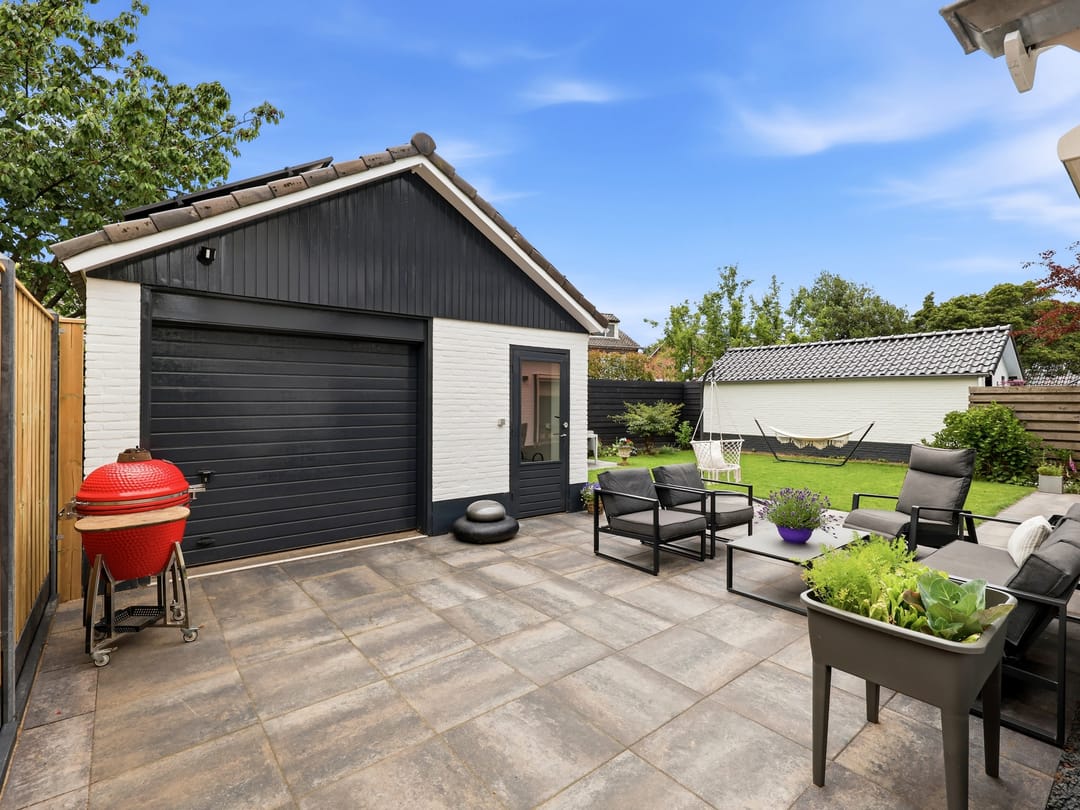 Elegant Fully Renovated Four Bedroom Detached Home in Warnsveld — 37