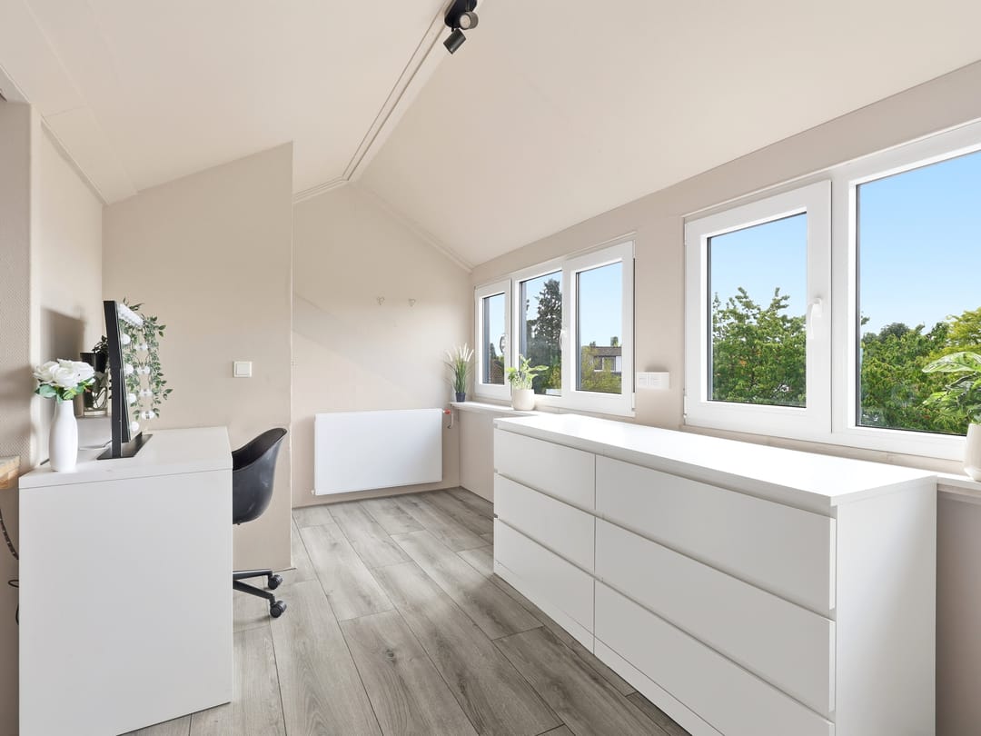 Elegant Fully Renovated Four Bedroom Detached Home in Warnsveld — 31
