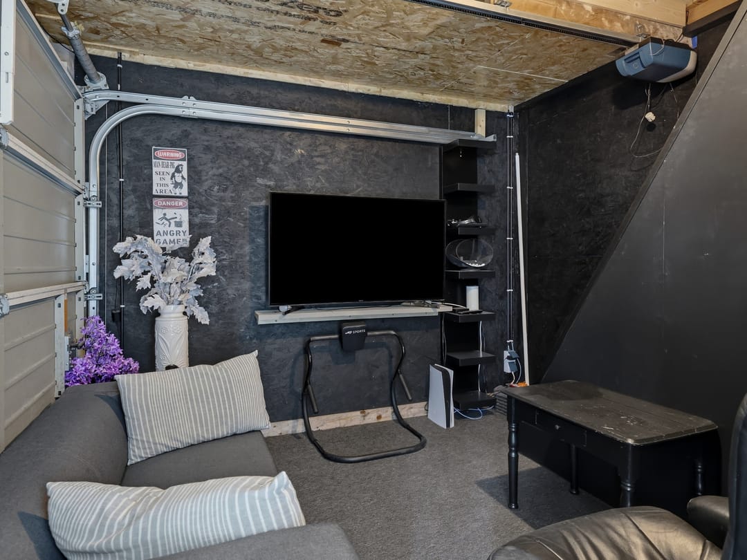 Elegant Fully Renovated Four Bedroom Detached Home in Warnsveld — 43