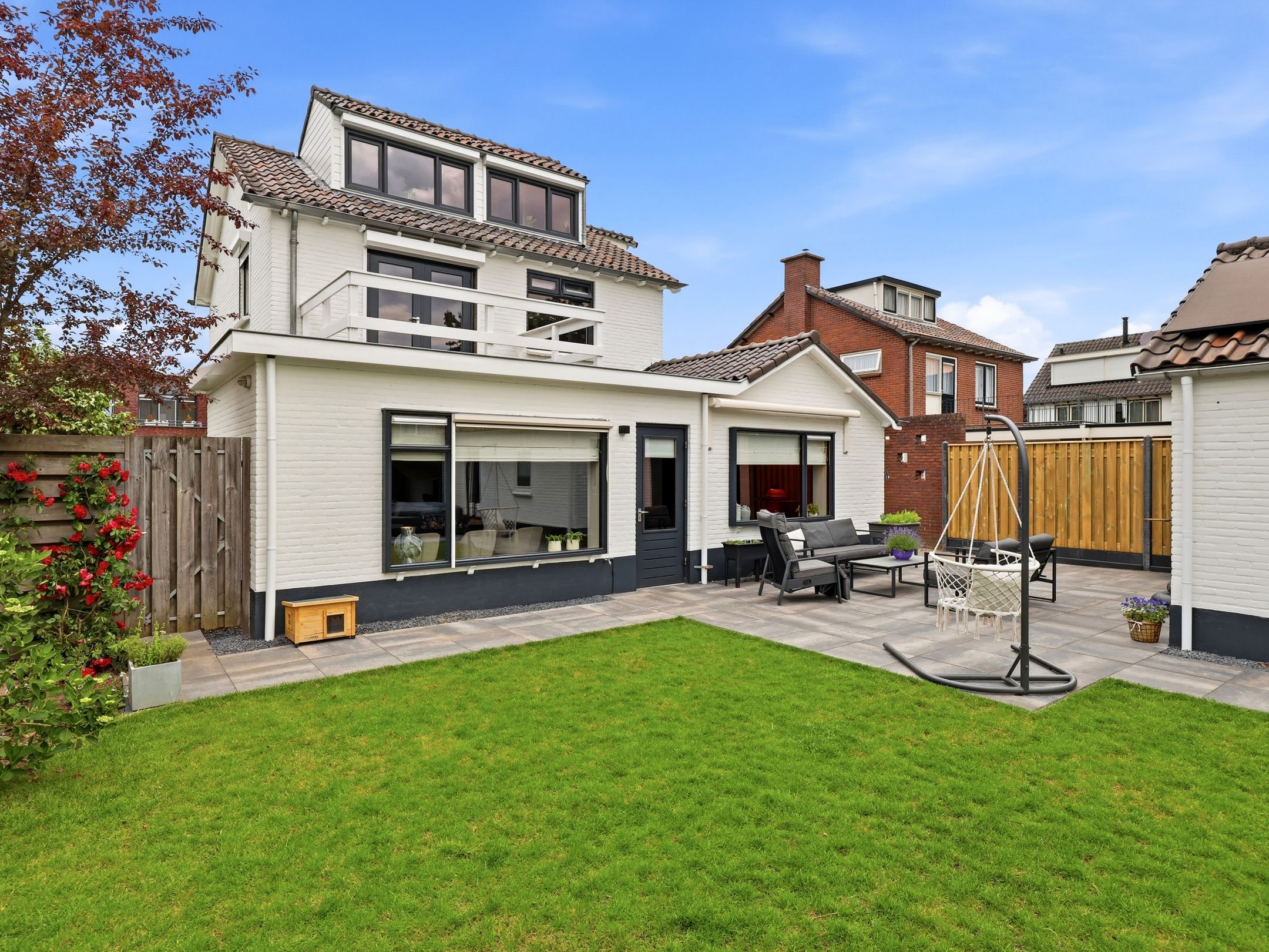Elegant Fully Renovated Four Bedroom Detached Home in Warnsveld — 36