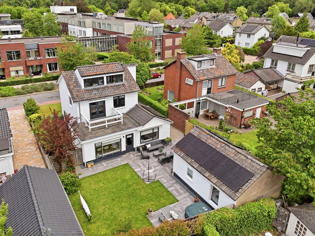 Elegant Fully Renovated Four Bedroom Detached Home in Warnsveld — 52
