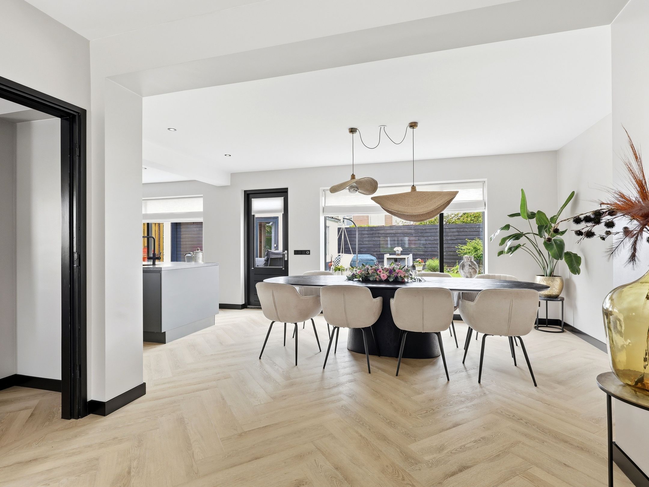 Elegant Fully Renovated Four Bedroom Detached Home in Warnsveld — 9