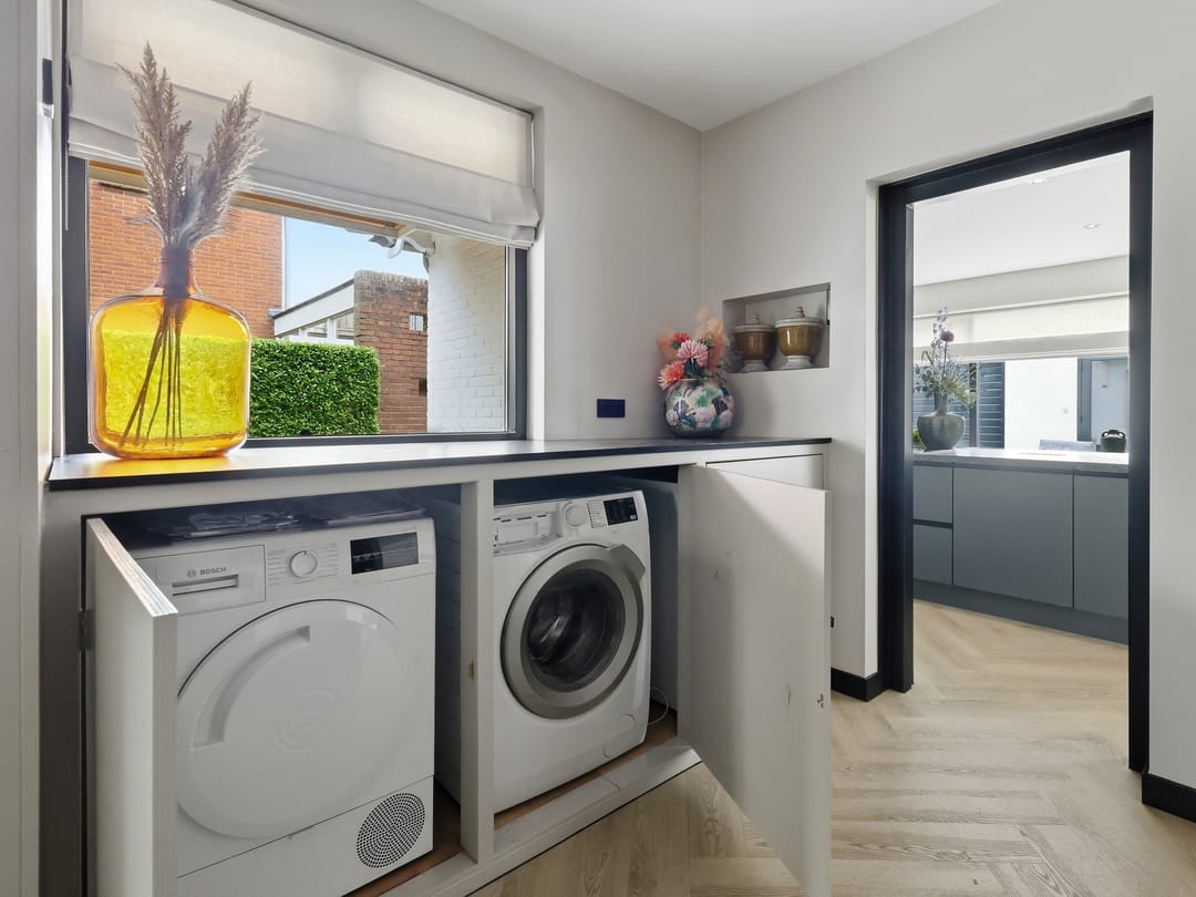 Elegant Fully Renovated Four Bedroom Detached Home in Warnsveld — 17