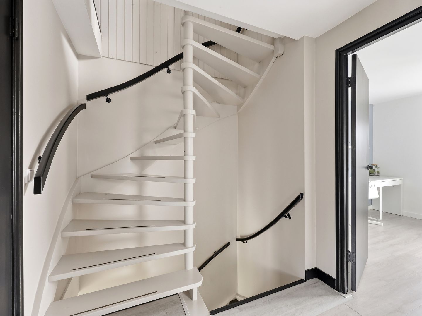 Elegant Fully Renovated Four Bedroom Detached Home in Warnsveld — 19