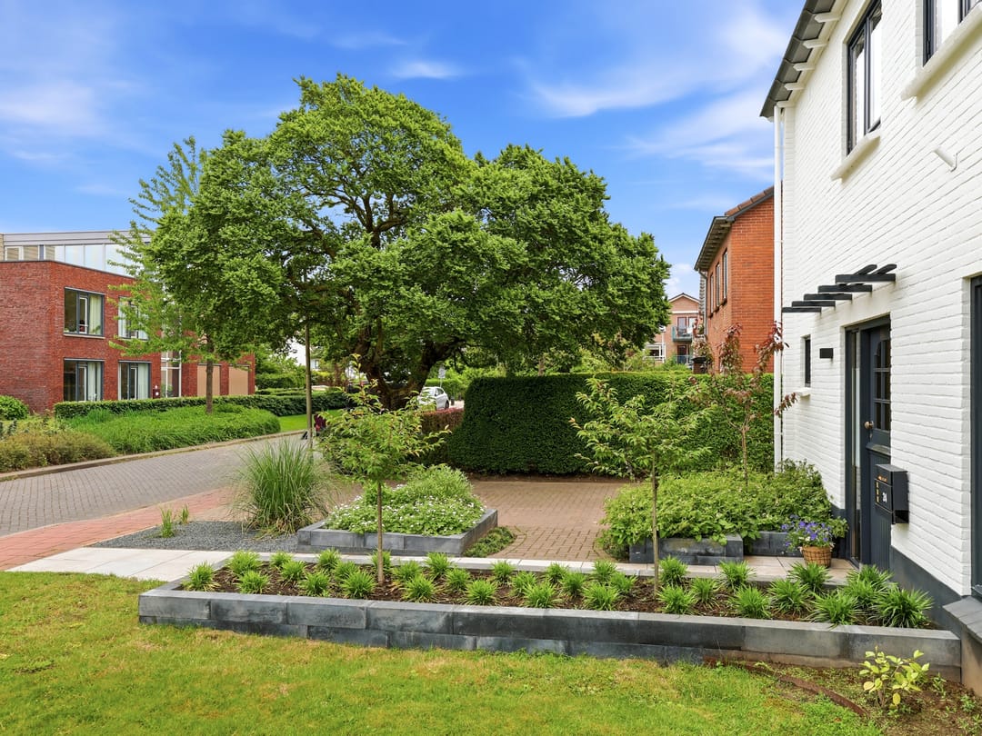 Elegant Fully Renovated Four Bedroom Detached Home in Warnsveld — 46