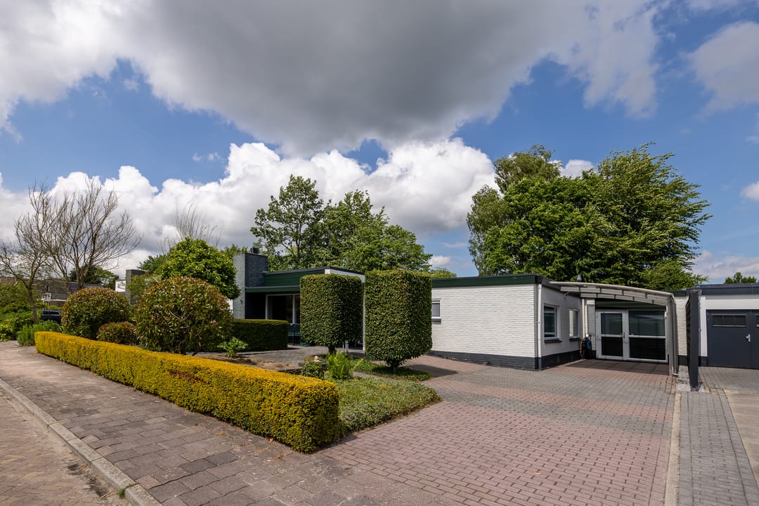 Spacious Single-Floor Bungalow with Large Garden in Green Leusden Location — 38