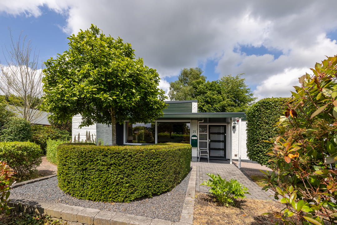 Spacious Single-Floor Bungalow with Large Garden in Green Leusden Location — 41