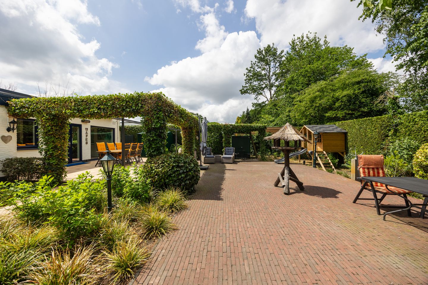 Spacious Single-Floor Bungalow with Large Garden in Green Leusden Location — 34
