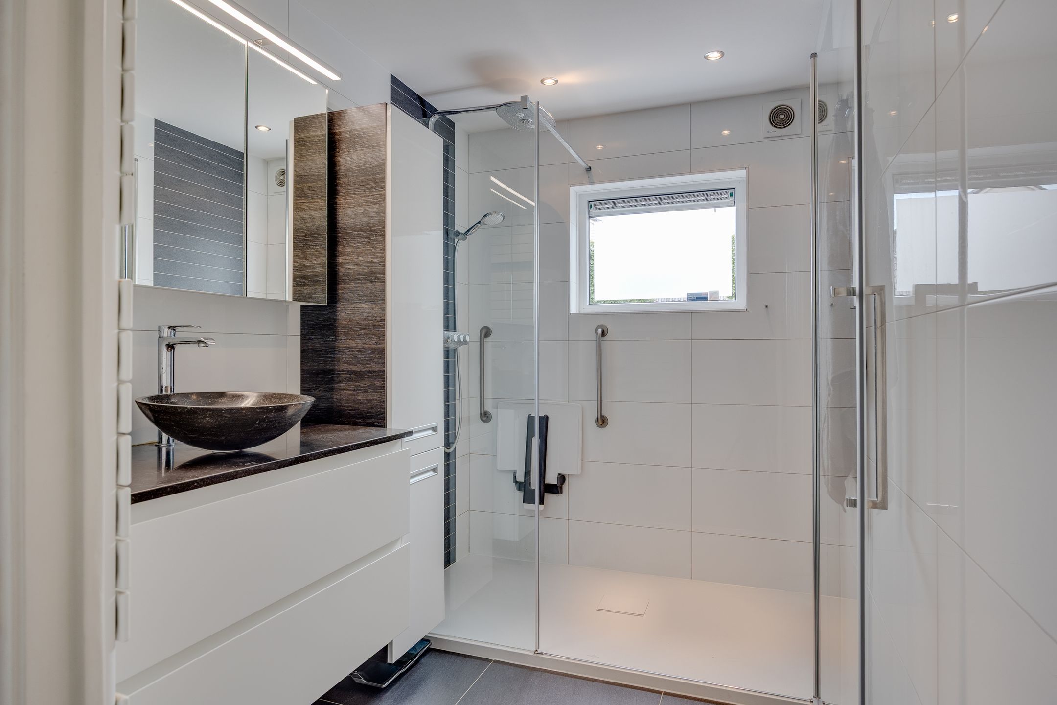 Spacious Single-Floor Bungalow with Large Garden in Green Leusden Location — 21