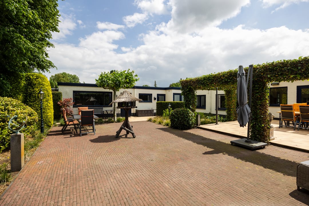 Spacious Single-Floor Bungalow with Large Garden in Green Leusden Location — 32