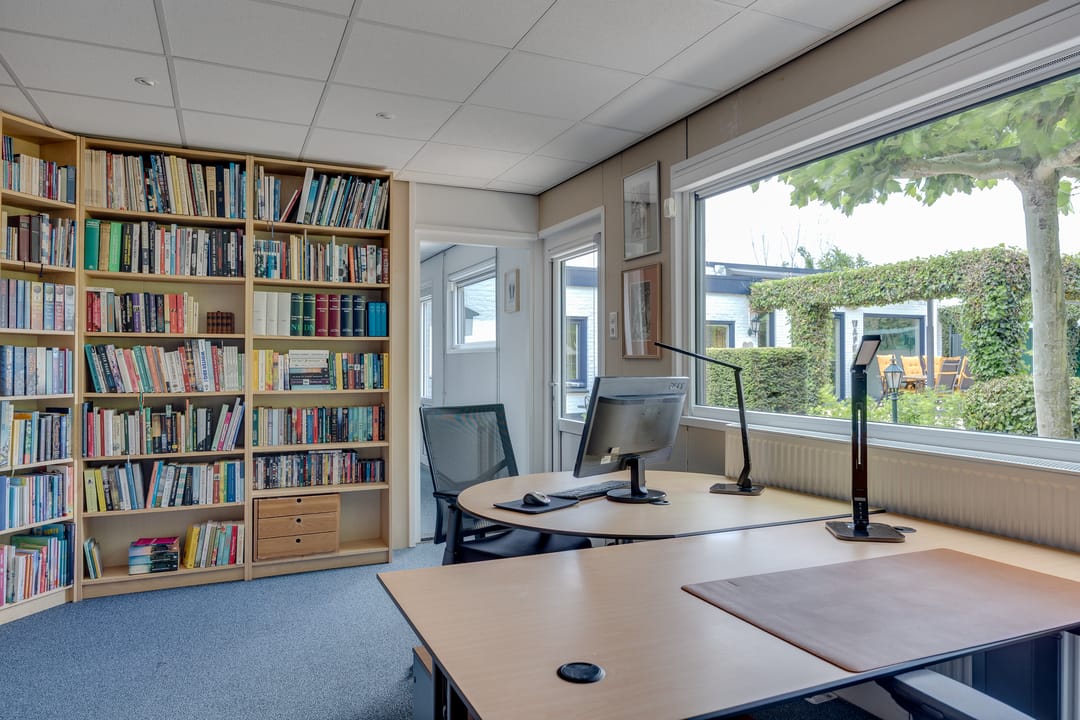 Spacious Single-Floor Bungalow with Large Garden in Green Leusden Location — 26