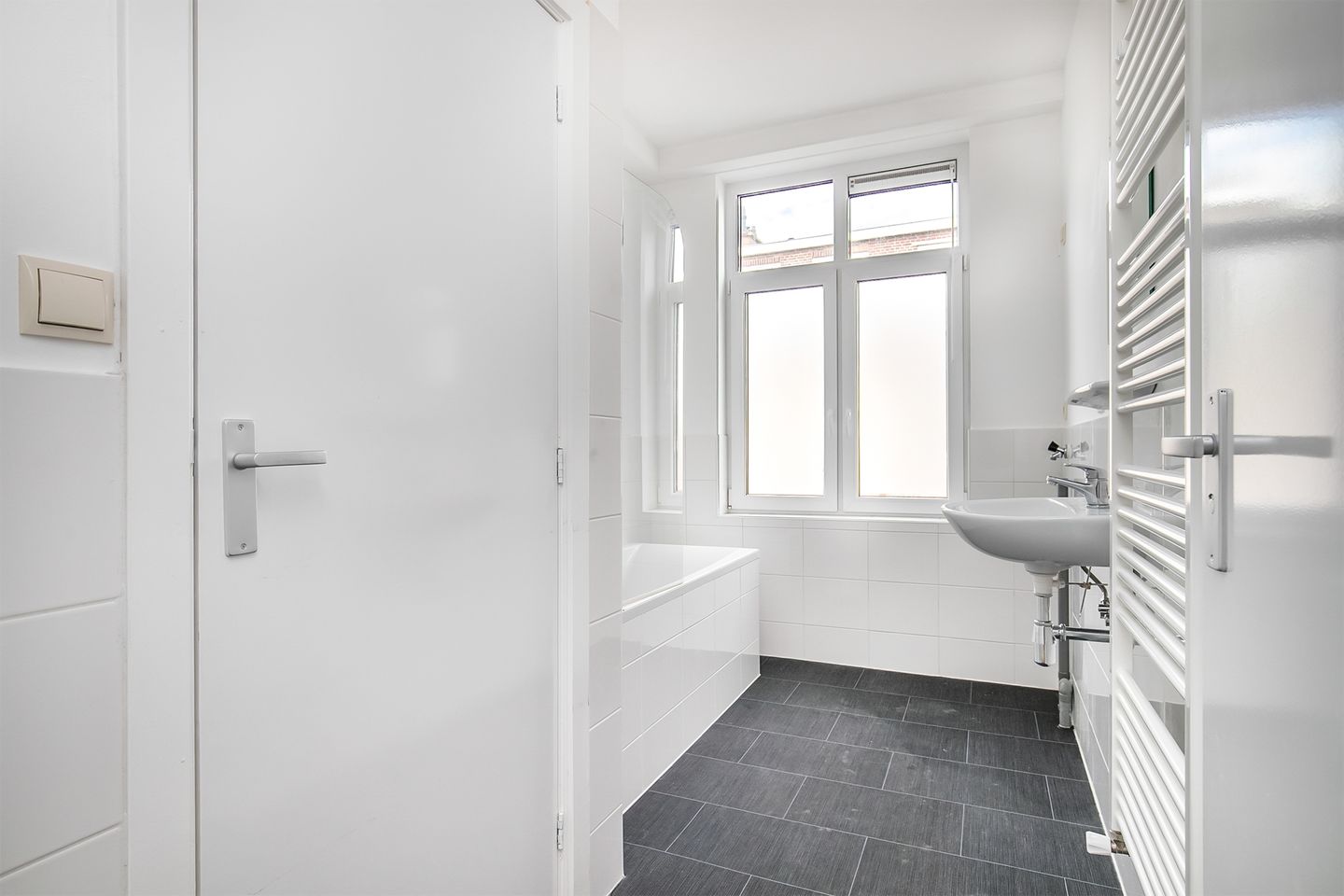 Fully Renovated 1930s Apartment with Energy Label A in Central The Hague — 14