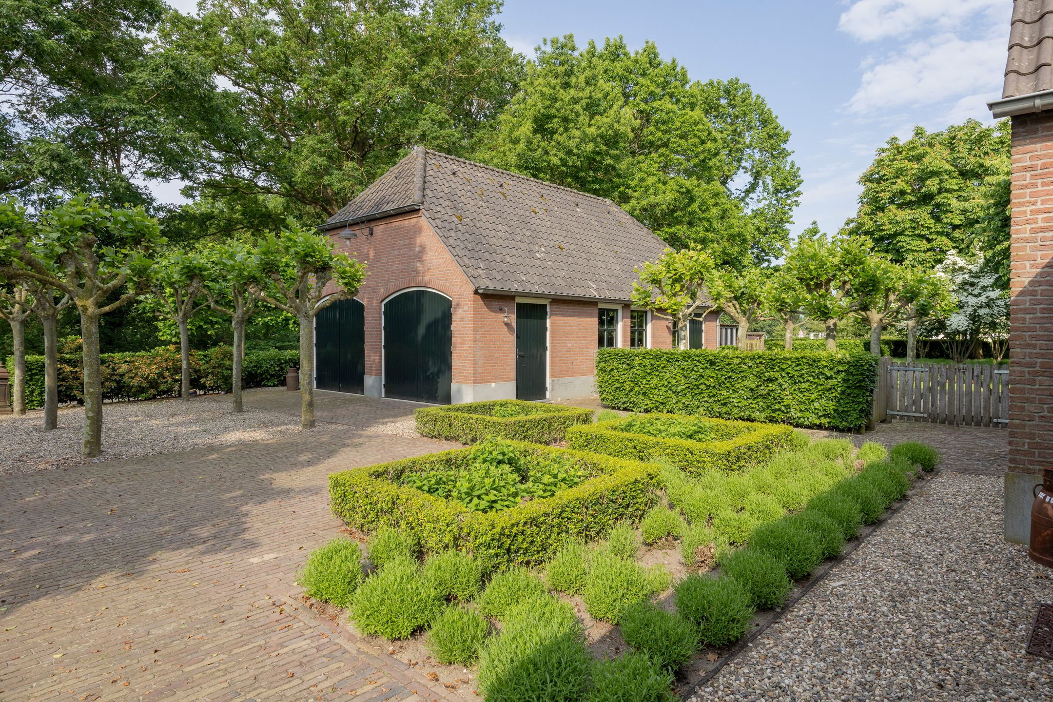 Photo 72 of Zeegstraat 16