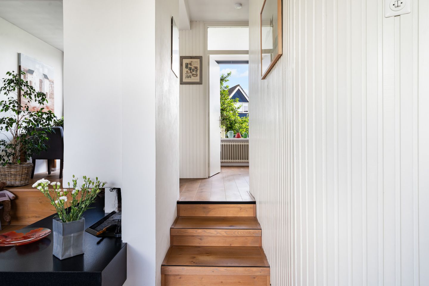 Spacious Semi-Detached Home with Drive-In Garage Near Berkel en Rodenrijs Center — 10