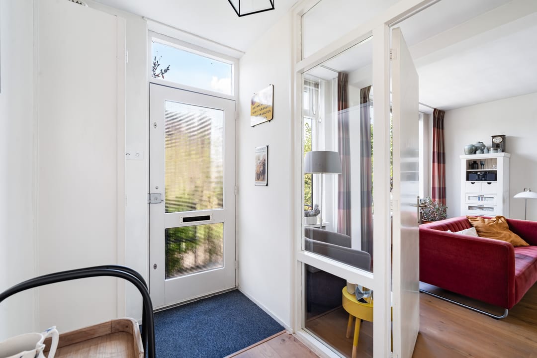 Spacious Semi-Detached Home with Drive-In Garage Near Berkel en Rodenrijs Center — 7