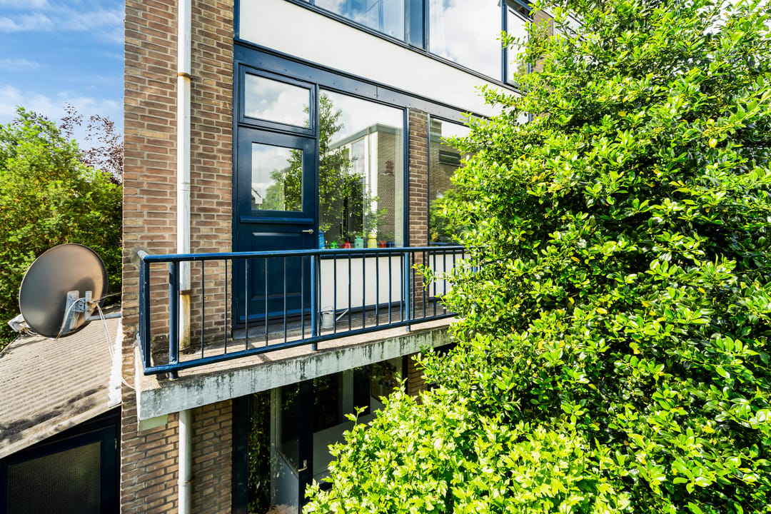Spacious Semi-Detached Home with Drive-In Garage Near Berkel en Rodenrijs Center — 28