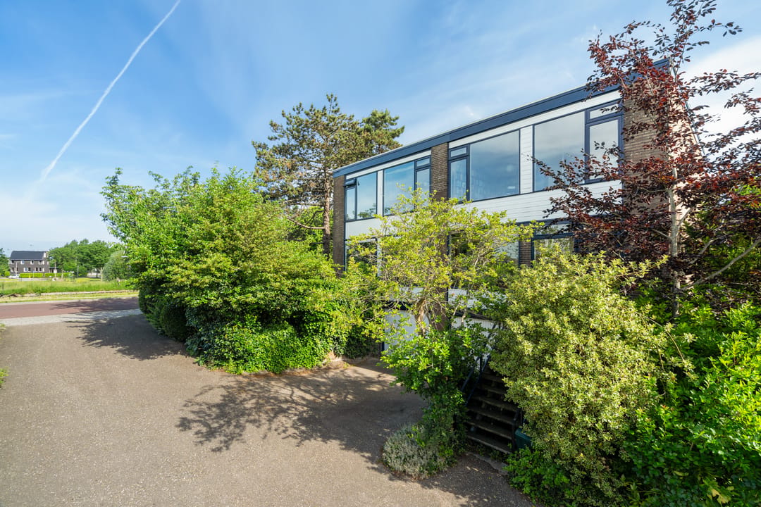 Spacious Semi-Detached Home with Drive-In Garage Near Berkel en Rodenrijs Center — 52