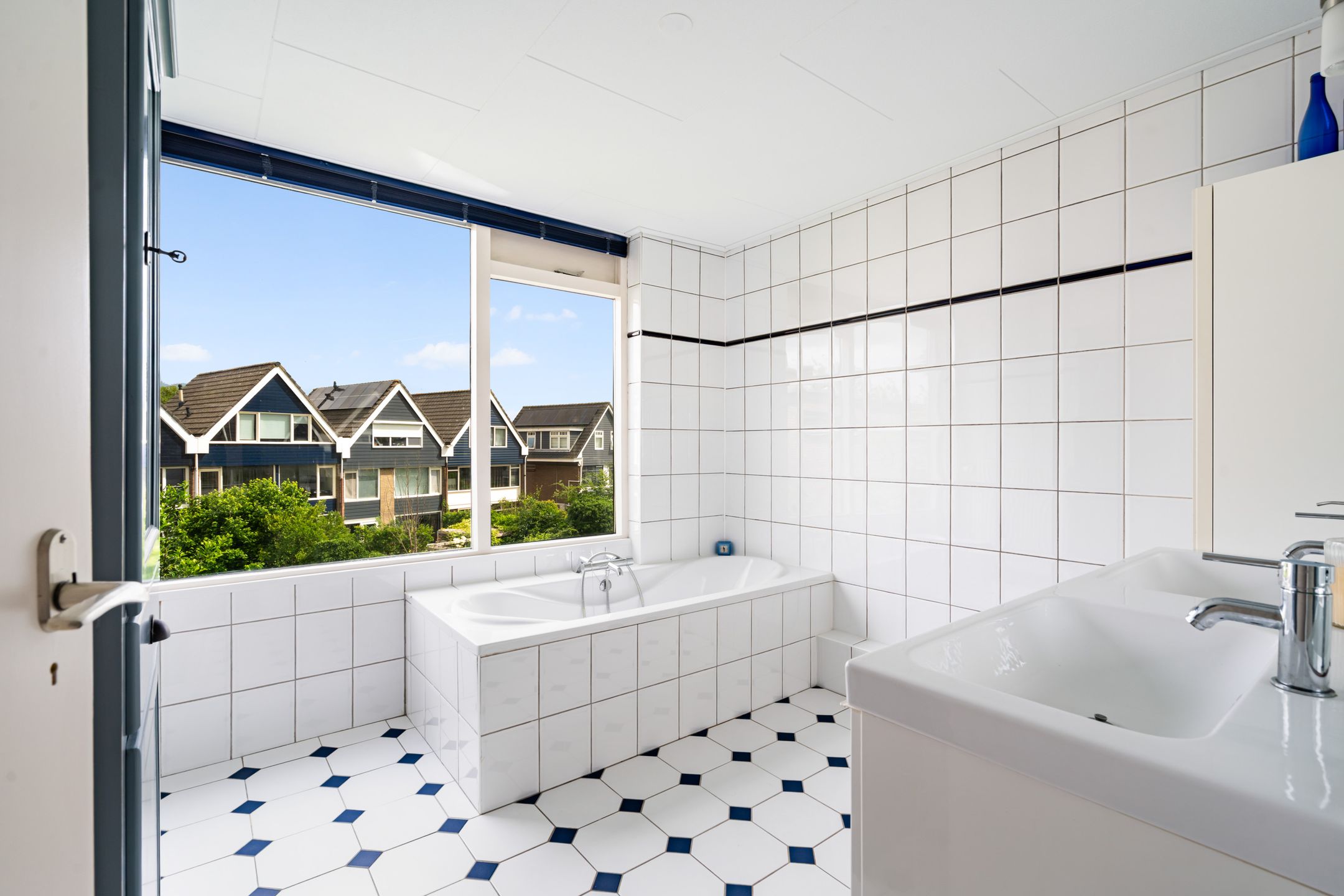 Spacious Semi-Detached Home with Drive-In Garage Near Berkel en Rodenrijs Center — 45