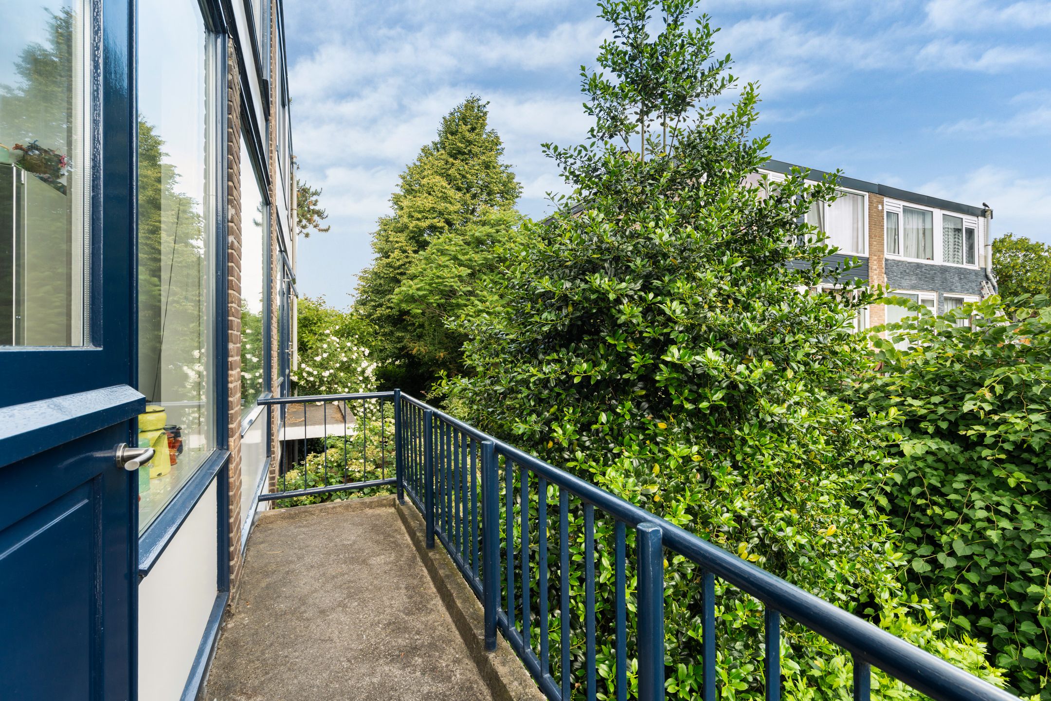 Spacious Semi-Detached Home with Drive-In Garage Near Berkel en Rodenrijs Center — 24
