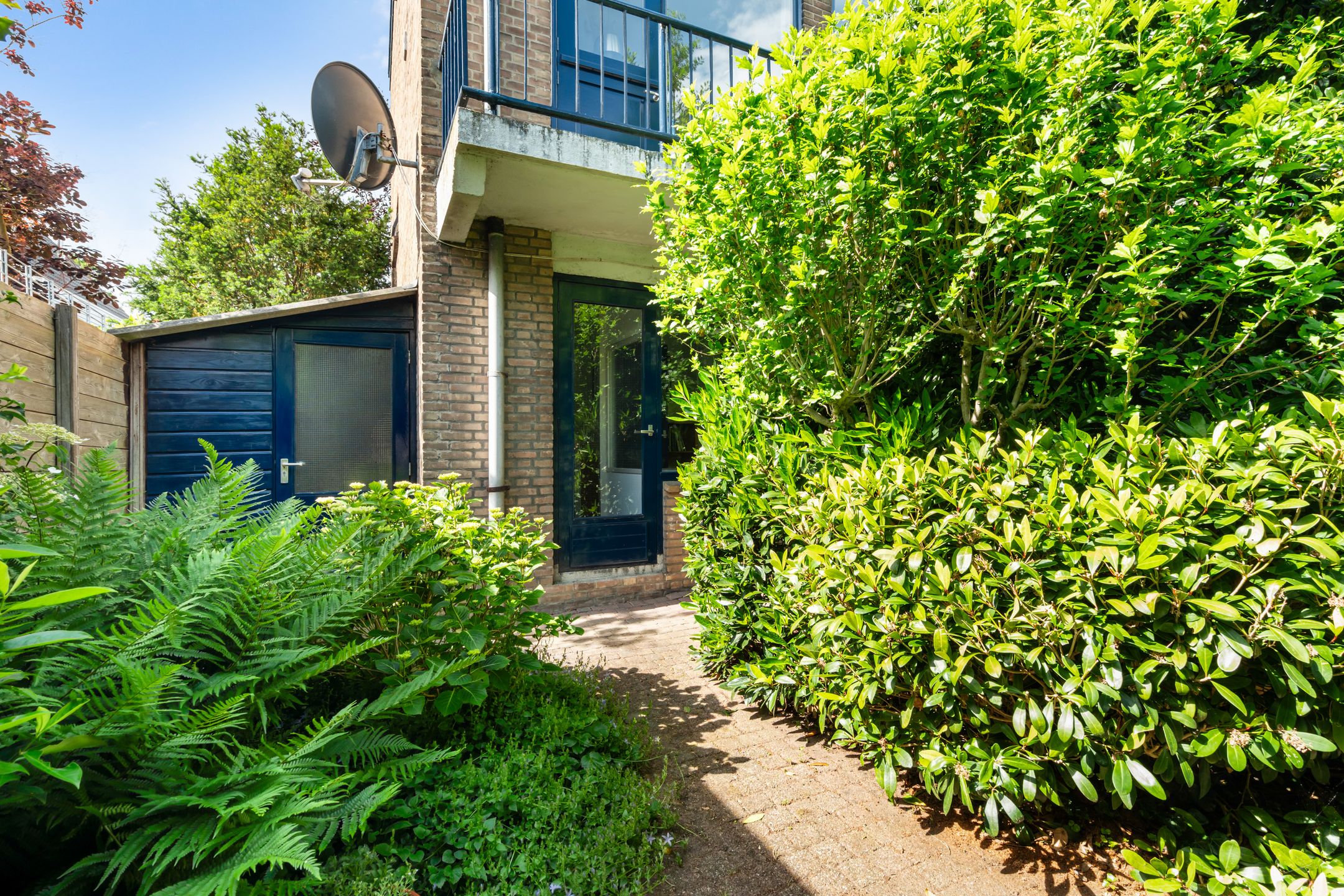 Spacious Semi-Detached Home with Drive-In Garage Near Berkel en Rodenrijs Center — 27