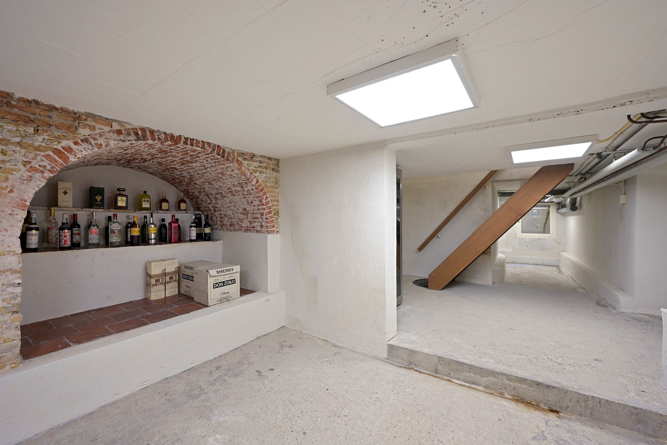 Monumental Canal House with Front and Rear House in The Hague City Center — 27